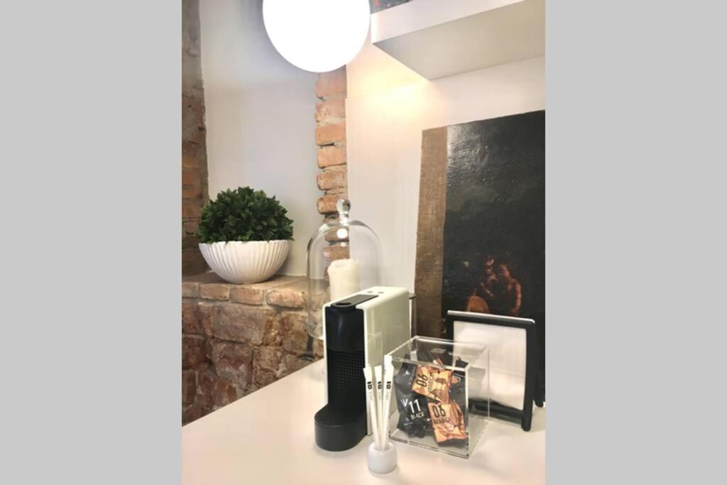 Punto Luce Home In Center Of ヴェローナ エクステリア 写真